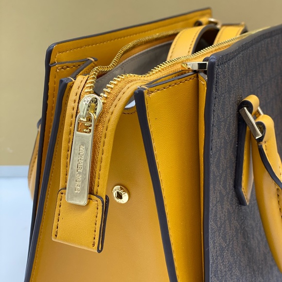 MICHAEL KORS HOPE MEDIUM MESSENGER MARIGOLD - Picture 9 of 16